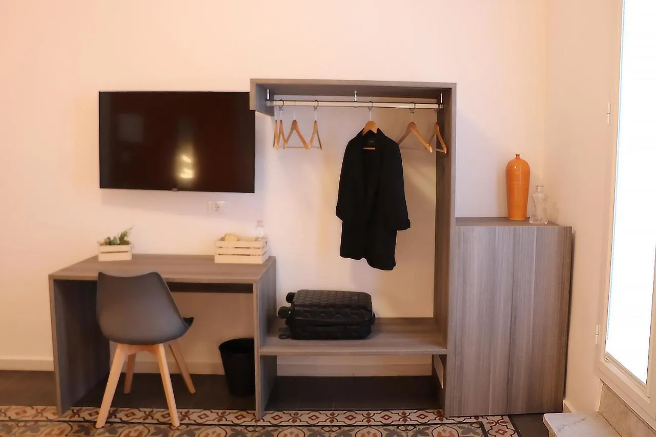 Bed & Breakfast Liotru Maisonne, Rooms With En-Suite Bathroom And Shared Bathroom Catania